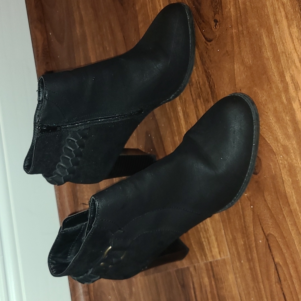 Black bootie